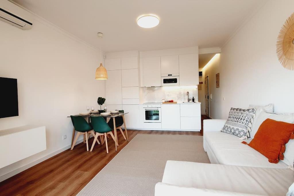 Lindo Junto A E A Marina De Vilamoura Com Piscina E Wi-fi Apartment Quarteira